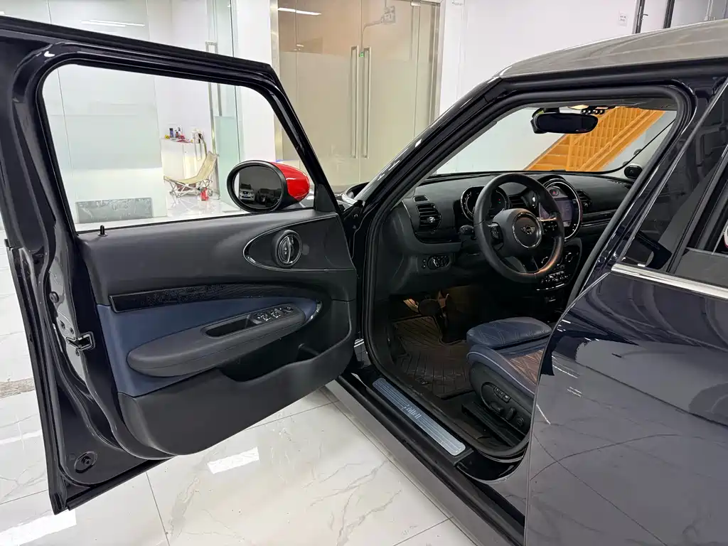 MINI CLUBMAN 2023 1.5T COOPER Connoisseur купить на сайте DeffCars