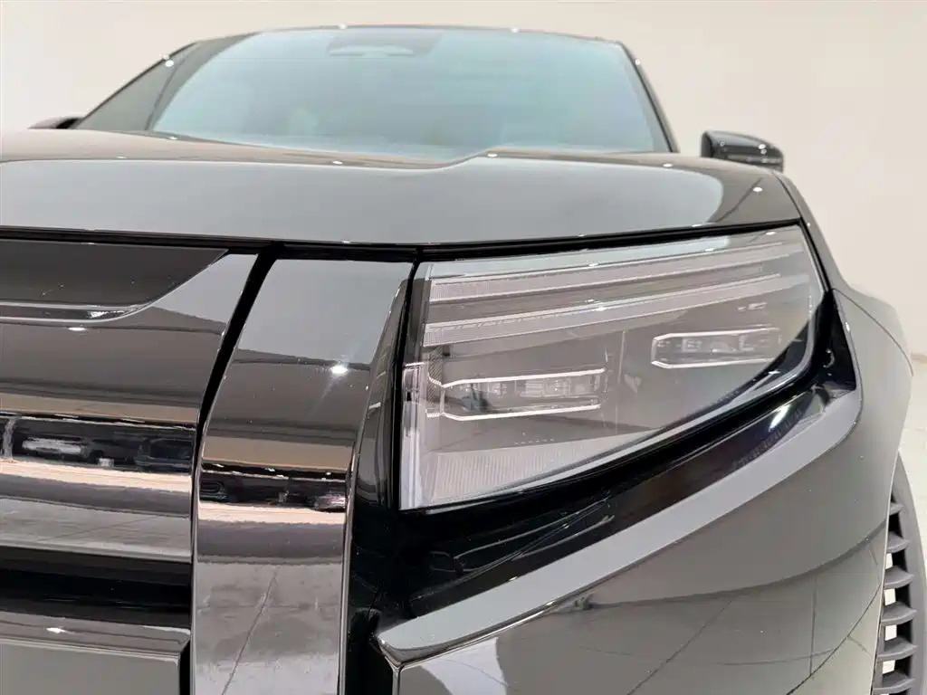 Titanium 3 2025 501KM four-wheel drive Max version купить на сайте DeffCars