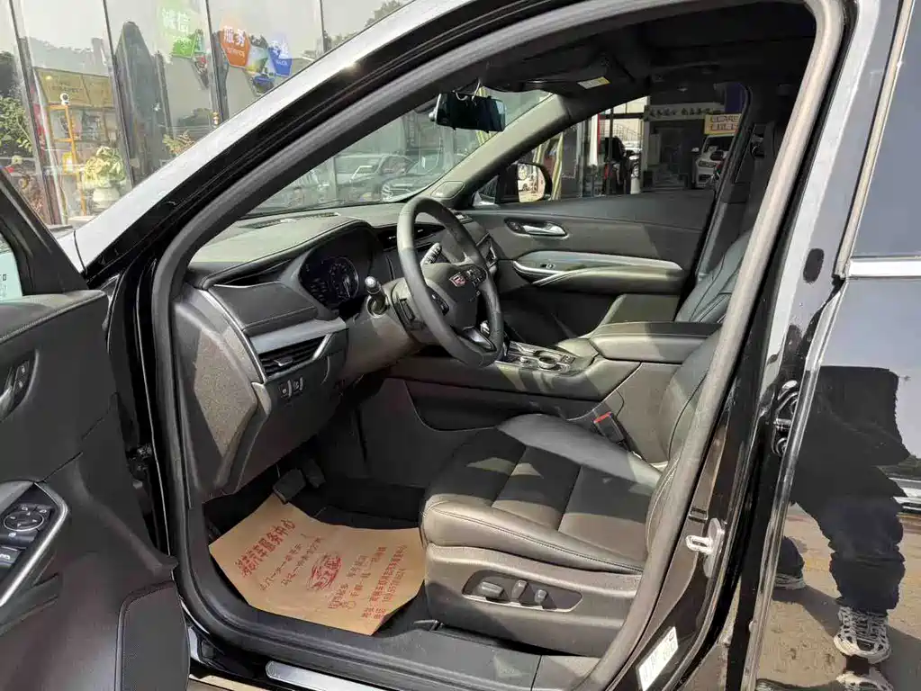 Cadillac XT4 2021 28T two-wheel drive leading model купить на сайте DeffCars