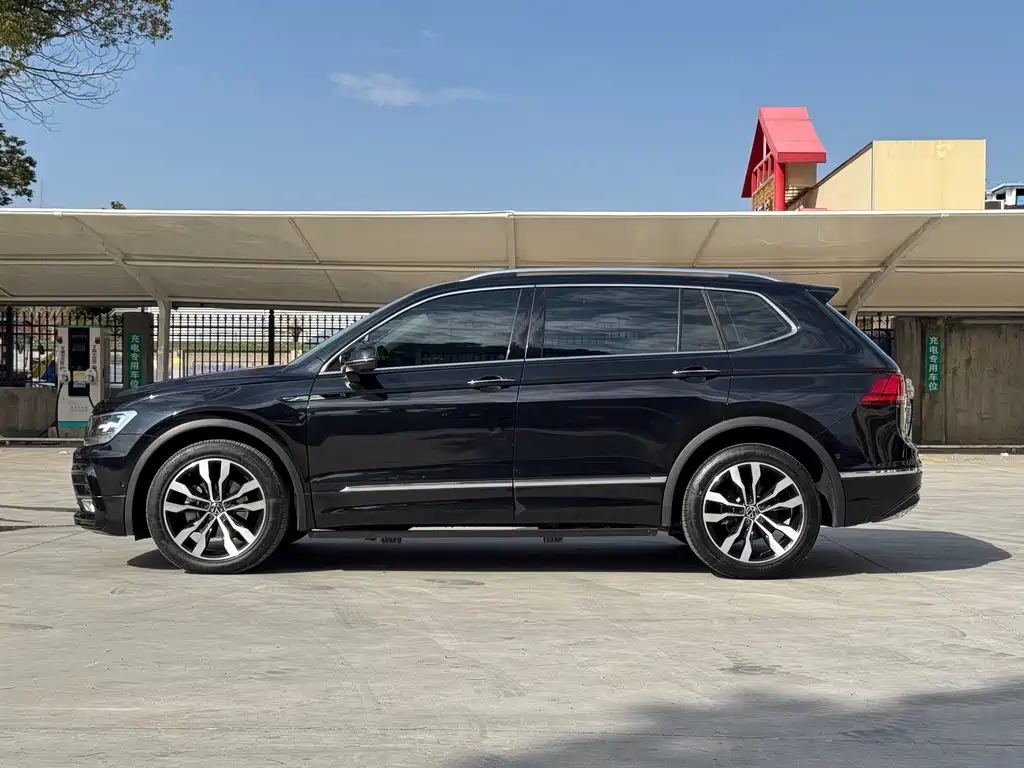 Tiguan L 2021 330TSI automatic two-wheel drive R-Line version купить на сайте DeffCars
