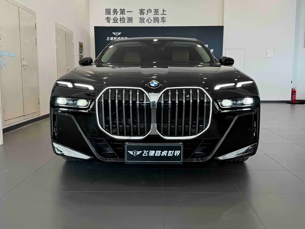 BMW 7 Series 2023 735Li M Sports Package купить на сайте DeffCars