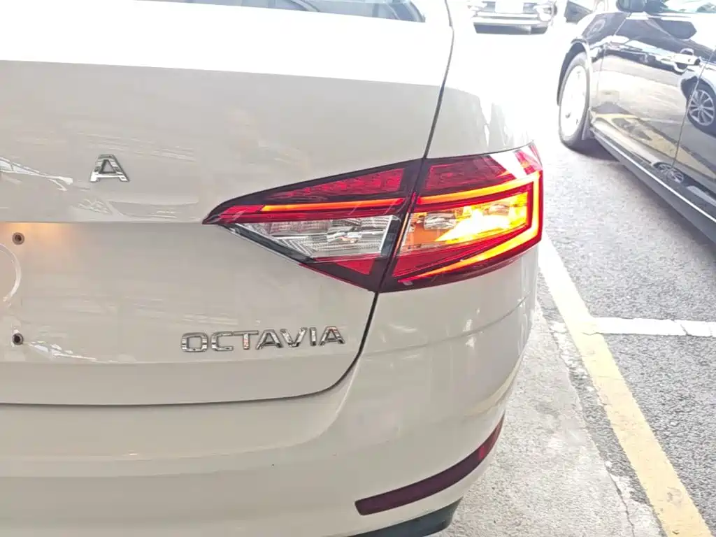 Octavia 2022 1.5L Automatic Comfort Edition купить на сайте DeffCars