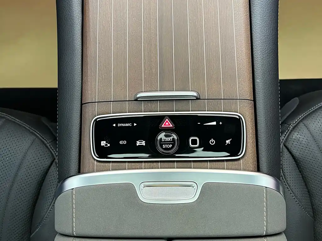 Mercedes-Benz EQS SUV 2023 450 4MATIC Pioneer Edition купить на сайте DeffCars