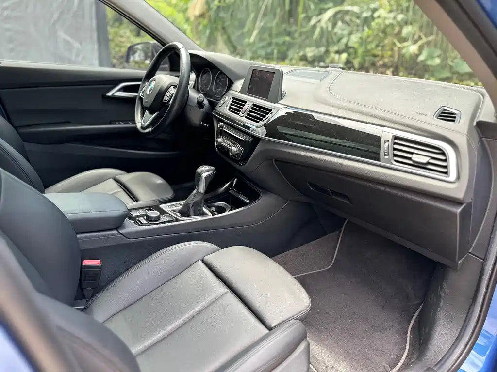 BMW 1 Series 2018 118i Sports купить на сайте DeffCars