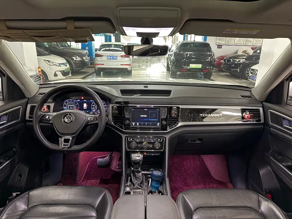 Touron 2017 330TSI two-wheel drive luxury version купить на сайте DeffCars