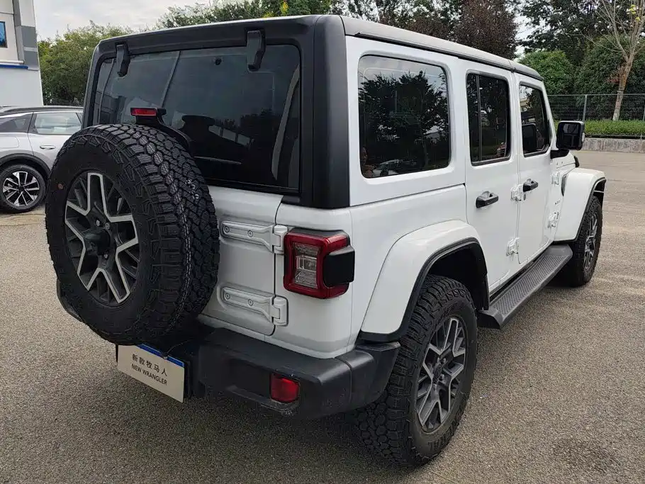 Wrangler 2024 2.0T Sahara four-door version купить на сайте DeffCars