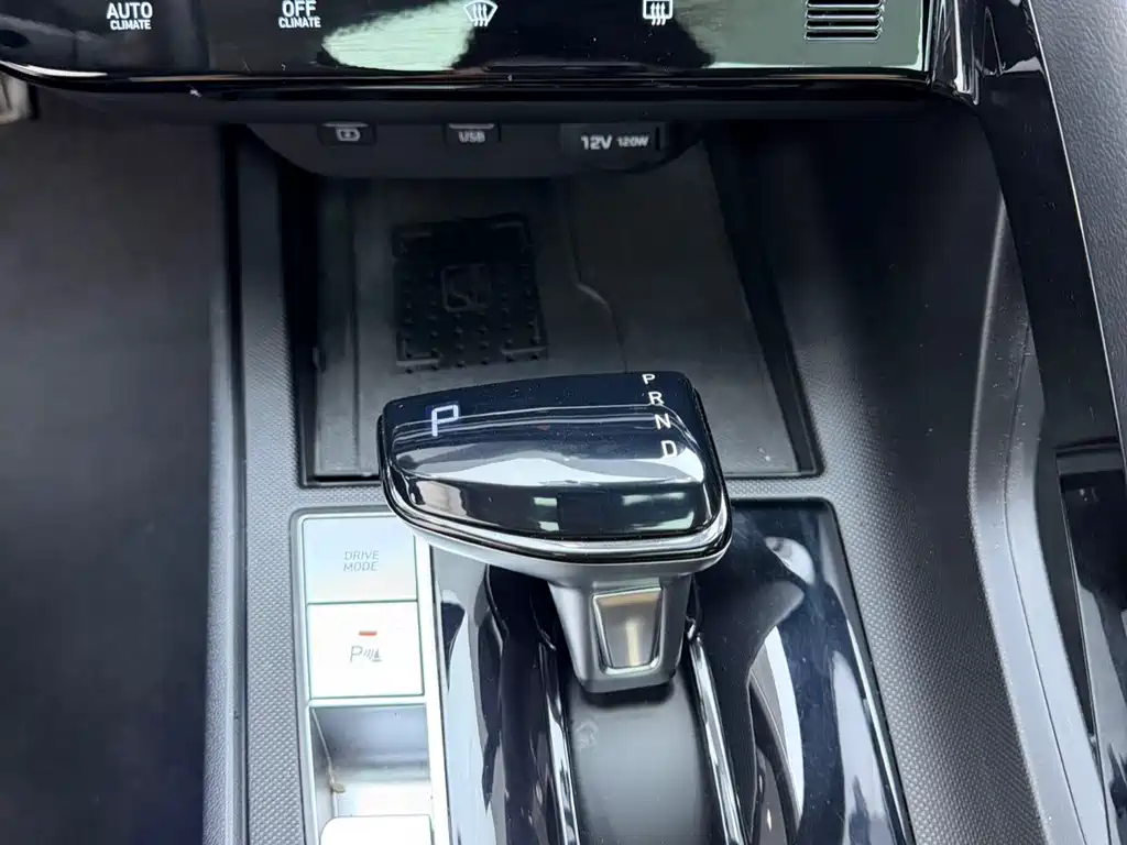 Elantra 2021 1.5L CVT LUX Premium Edition купить на сайте DeffCars