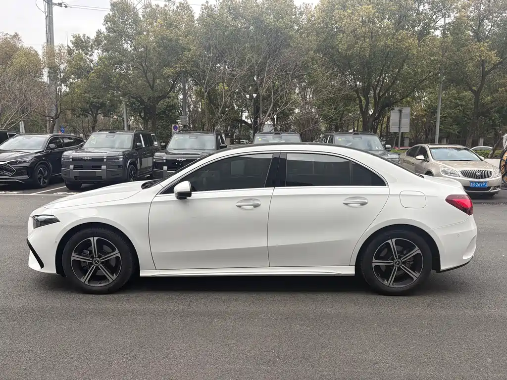 Mercedes-Benz A-Class 2024 A 200 L Dynamic купить на сайте DeffCars