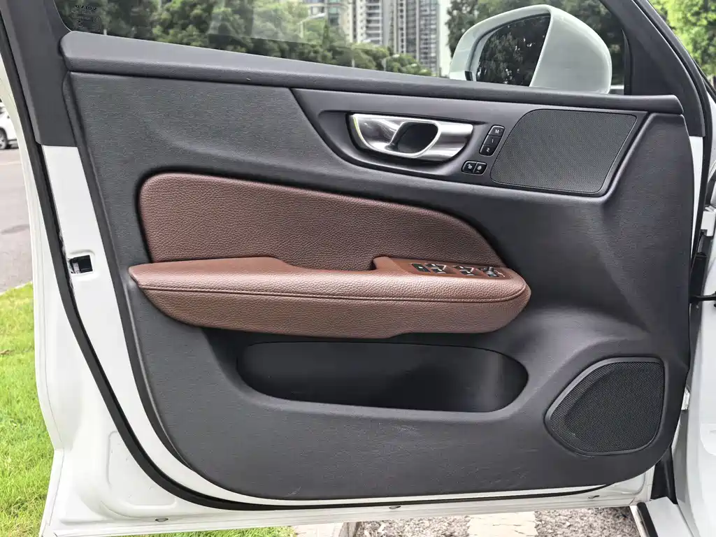 Volvo S60 2021 T4 Zhiyi Luxury Edition купить на сайте DeffCars