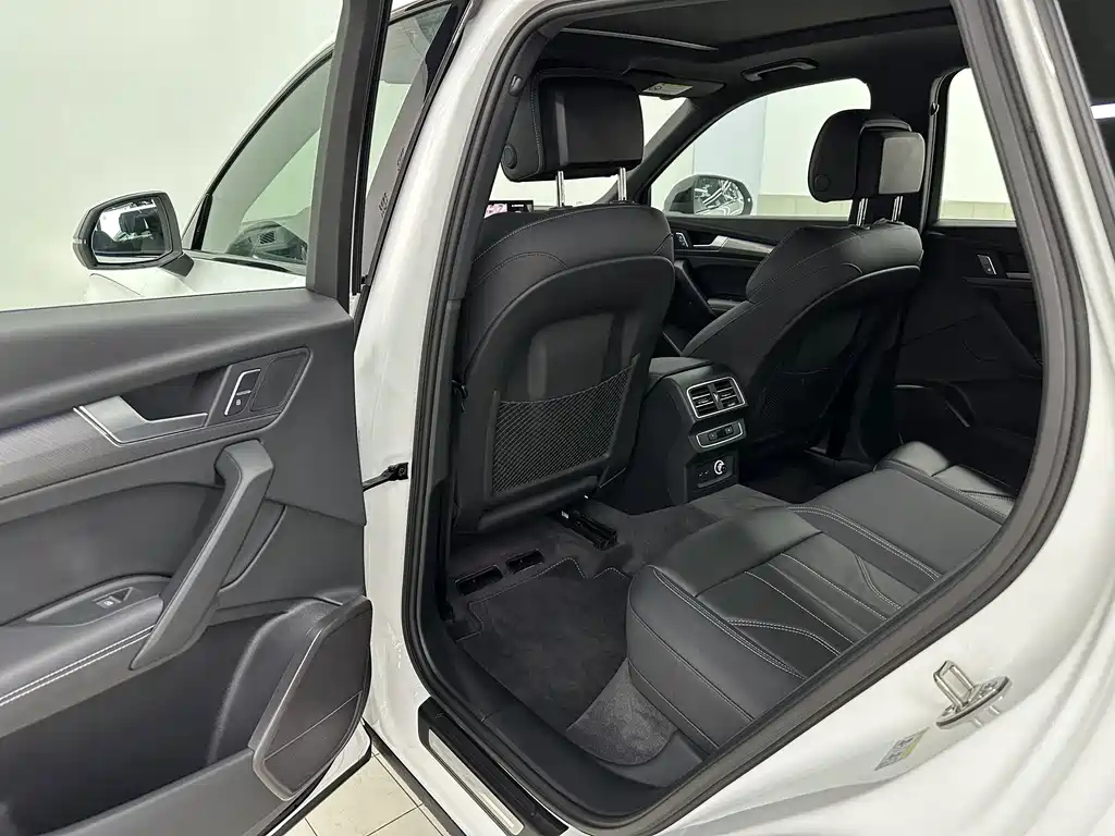 Audi Q5L 2024 40 TFSI luxury and dynamic model купить на сайте DeffCars
