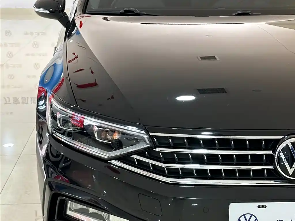Magotan 2023 2 million commemorative edition 330TSI DSG leading model купить на сайте DeffCars