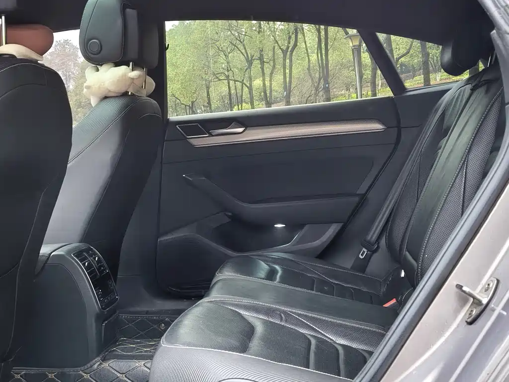 FAW-Volkswagen CC 2019 330TSI Charming Edition National V купить на сайте DeffCars