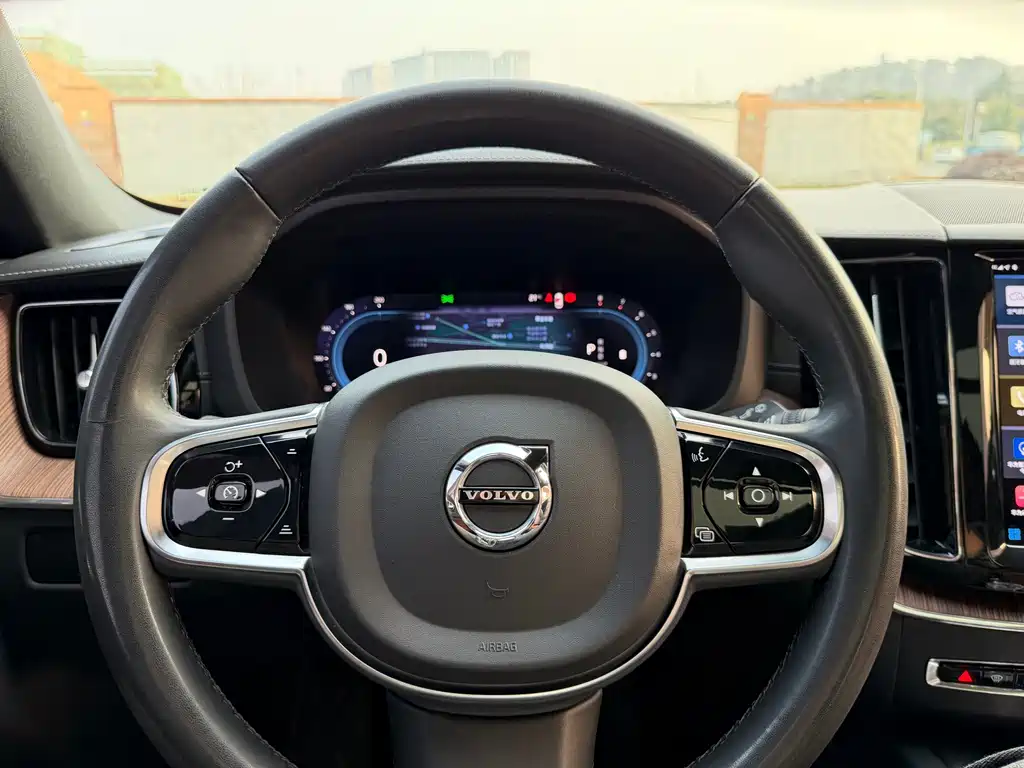 Volvo XC60 2024 B5 four-wheel drive Zhiyuan Deluxe Edition купить на сайте DeffCars