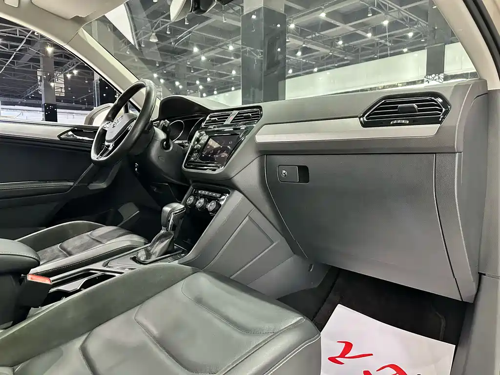 Tiguan L 2018 facelift 330TSI automatic two-wheel drive luxury version купить на сайте DeffCars