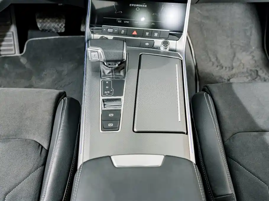 Audi A7L 2024 45TFSI S-line Dream Building Liquid Crystal Package купить на сайте DeffCars