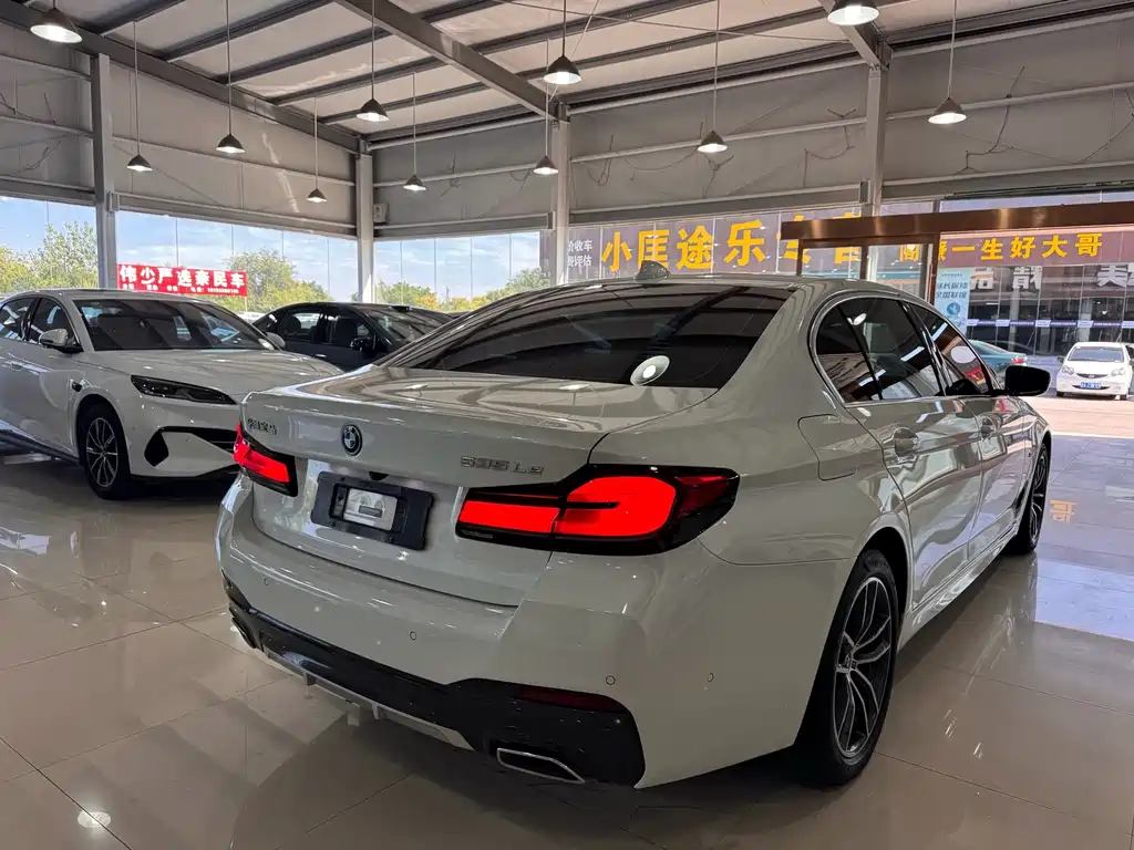 BMW 5 Series New Energy 2022 535Le M Sports Package купить на сайте DeffCars