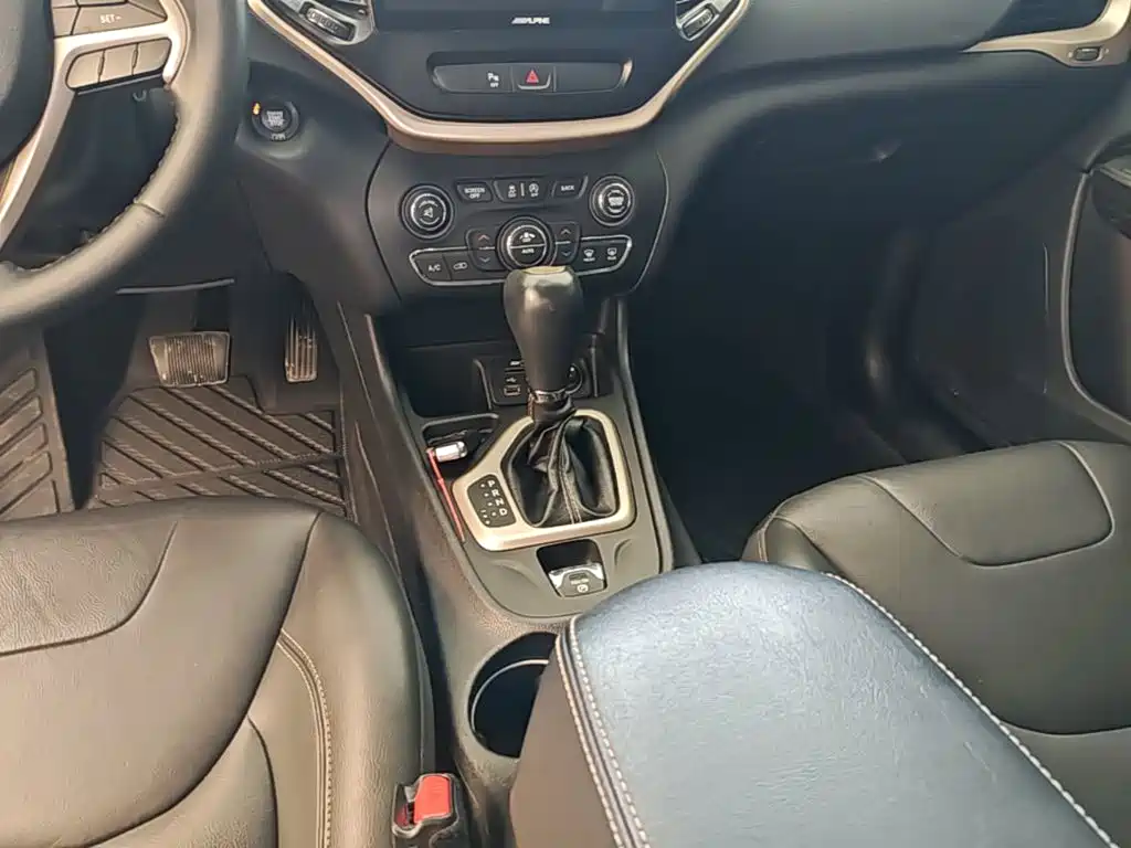Liberty Light 2017 2.0L Superior Edition купить на сайте DeffCars