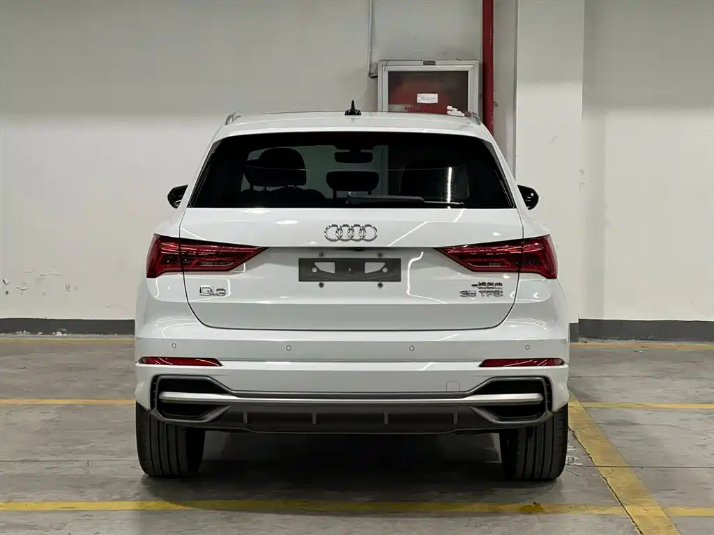 Audi Q3 2022 35 TFSI Fashionable and Dynamic купить на сайте DeffCars