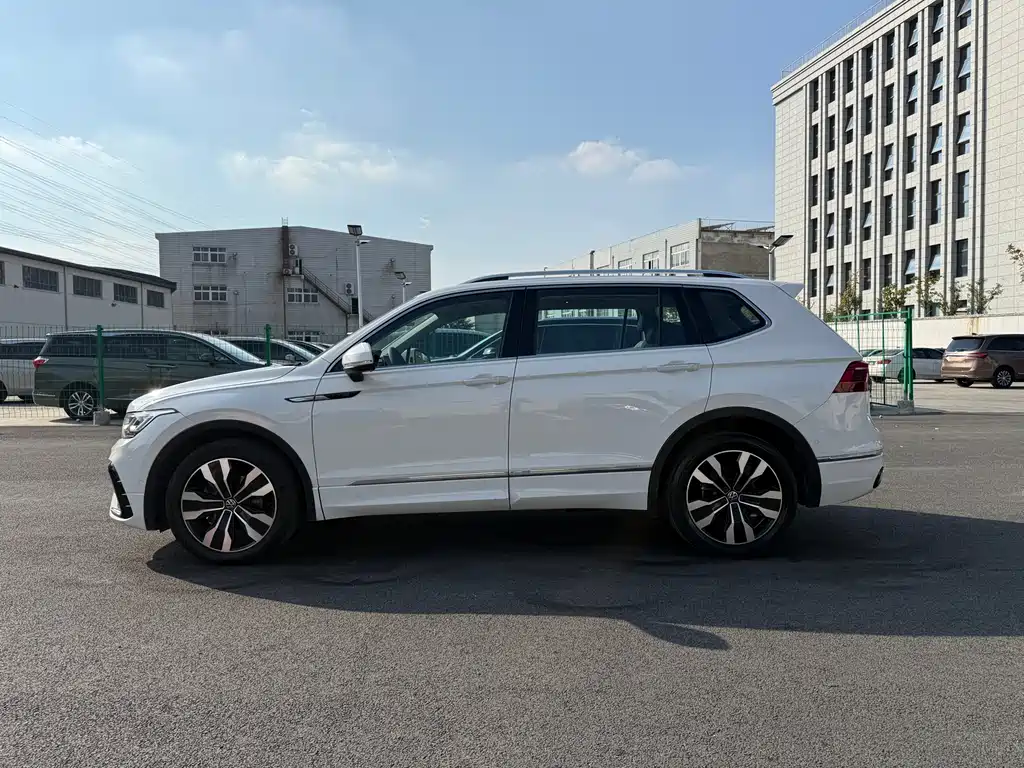 Tiguan L 2022 380TSI automatic four-wheel drive R-Line flagship version 7 seats купить на сайте DeffCars
