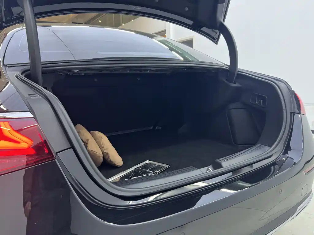 Mercedes-Benz E-Class 2024 E 300 L Luxury Model купить на сайте DeffCars