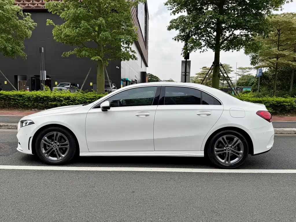 Mercedes-Benz A-Class 2020 facelift A 180 L купить на сайте DeffCars
