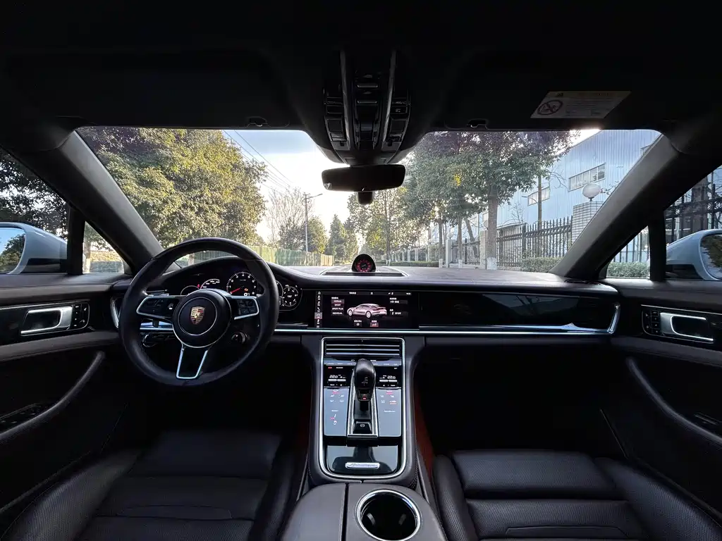 Panamera 2017 Panamera Executive Extended Edition 3.0T купить на сайте DeffCars