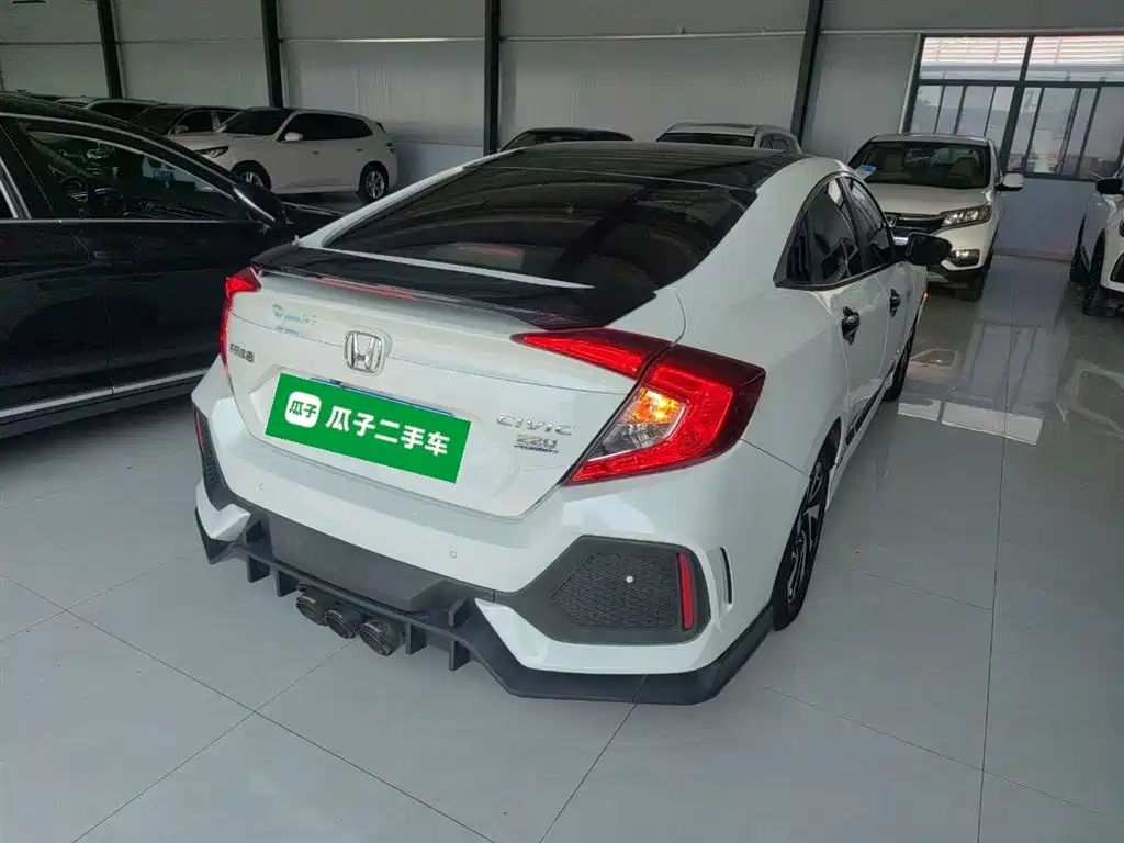 Civic 2016 220TURBO CVT Deluxe Edition купить на сайте DeffCars