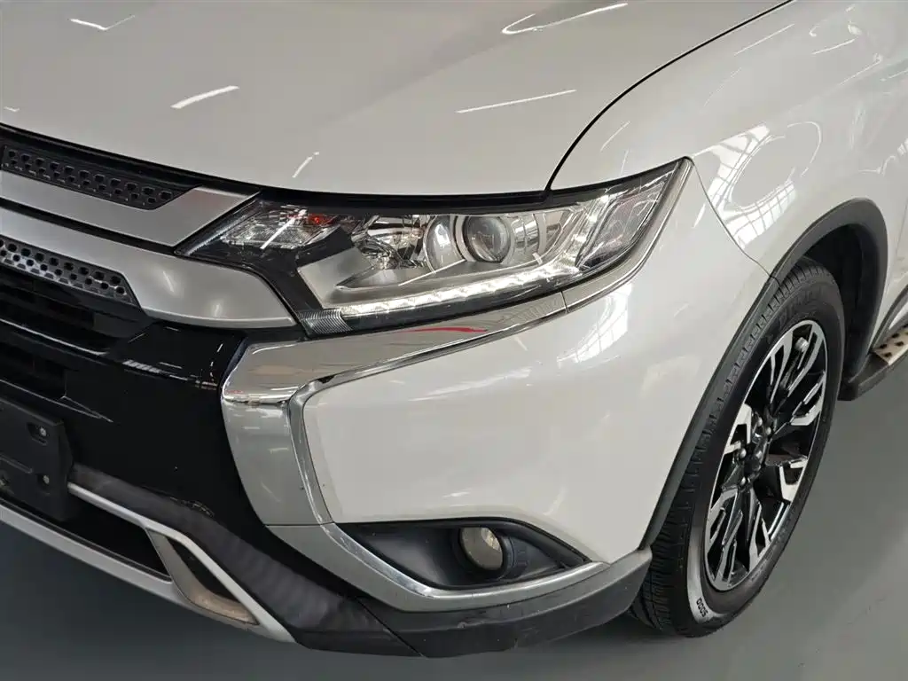 Outlander 2019 2.0L 2WD Enjoy Edition, 5 seats, National VI купить на сайте DeffCars