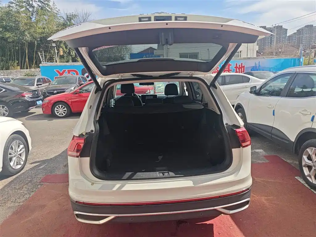 Tiguan L 2023 330TSI automatic two-wheel drive smart version купить на сайте DeffCars