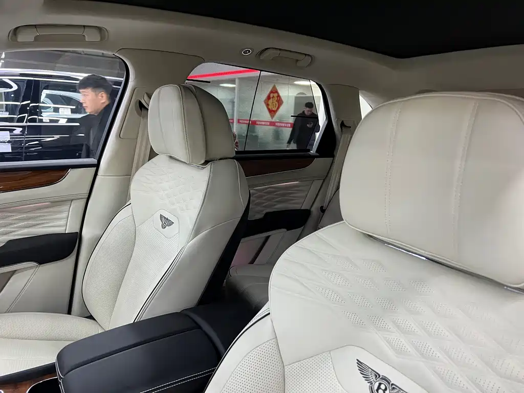 Bentayga 2024 4.0T V8 купить на сайте DeffCars