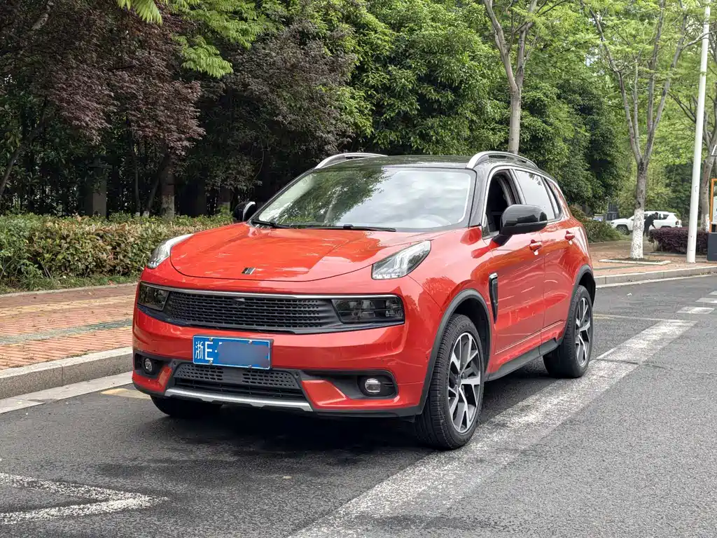 Lynk & Co 01 2017 2.0T 4WD Pro version купить на сайте DeffCars