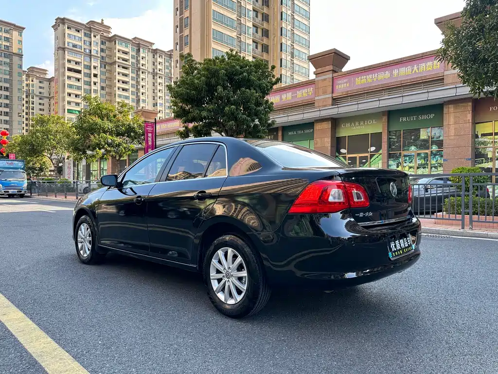 Bora 2012 1.6L automatic luxury model купить на сайте DeffCars