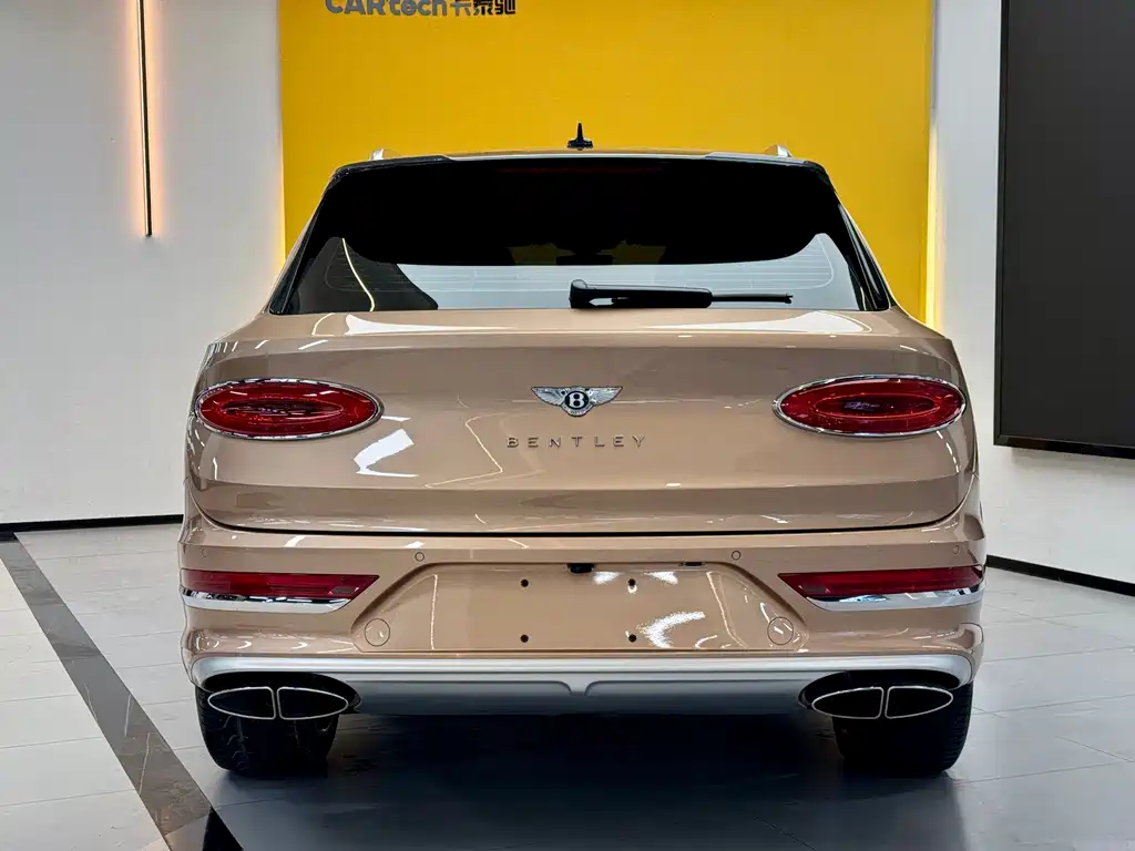 Bentayga 2023 4.0T V8 long wheelbase version купить на сайте DeffCars