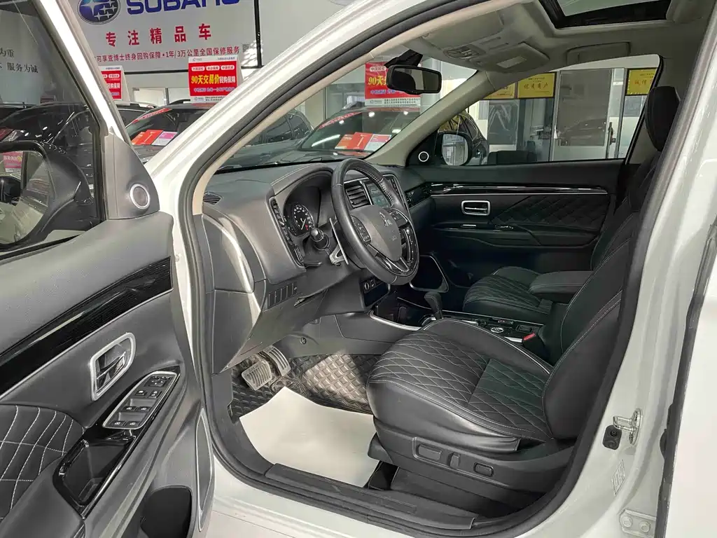 Outlander 2021 2.4L four-wheel drive exclusive version 7 seats купить на сайте DeffCars