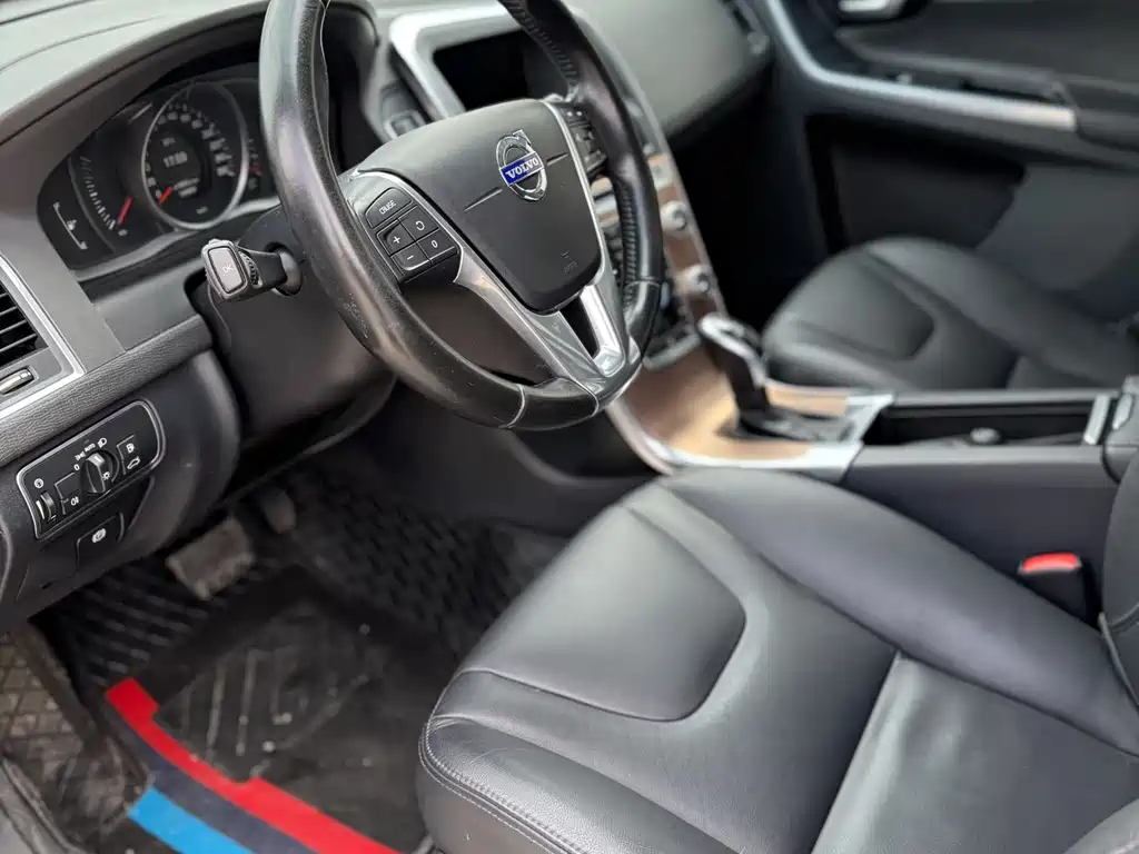 Volvo XC60 2016 T5 Smart Edition купить на сайте DeffCars