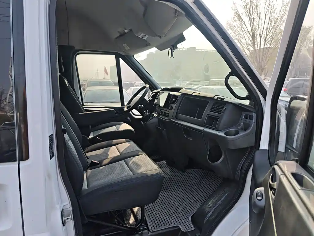 New generation Transit 2016 2.2T short-axle 6-seater mid-roof multi-purpose vehicle купить на сайте DeffCars