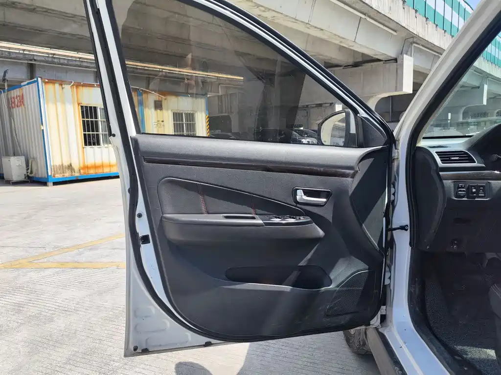 Fengguang 370 2016 model 1.5L manual standard SFG15-02 7 seats купить на сайте DeffCars