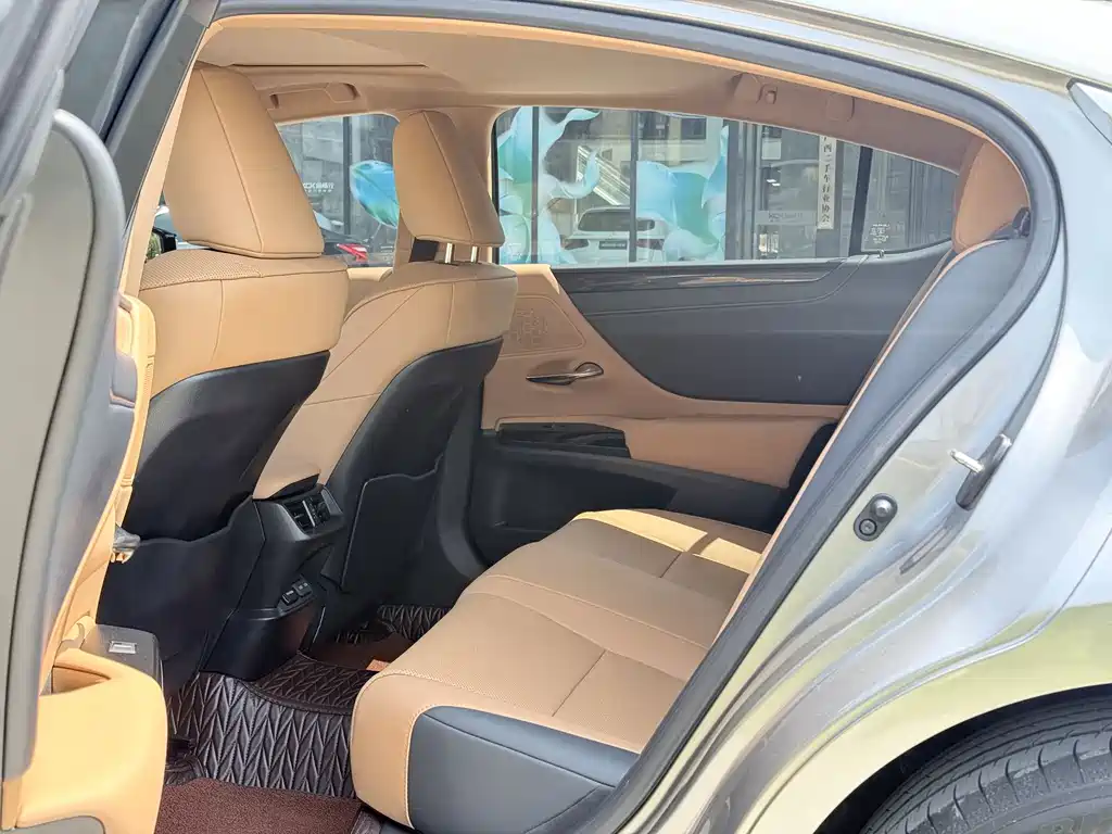 Lexus ES 2022 200 Excellence Edition купить на сайте DeffCars