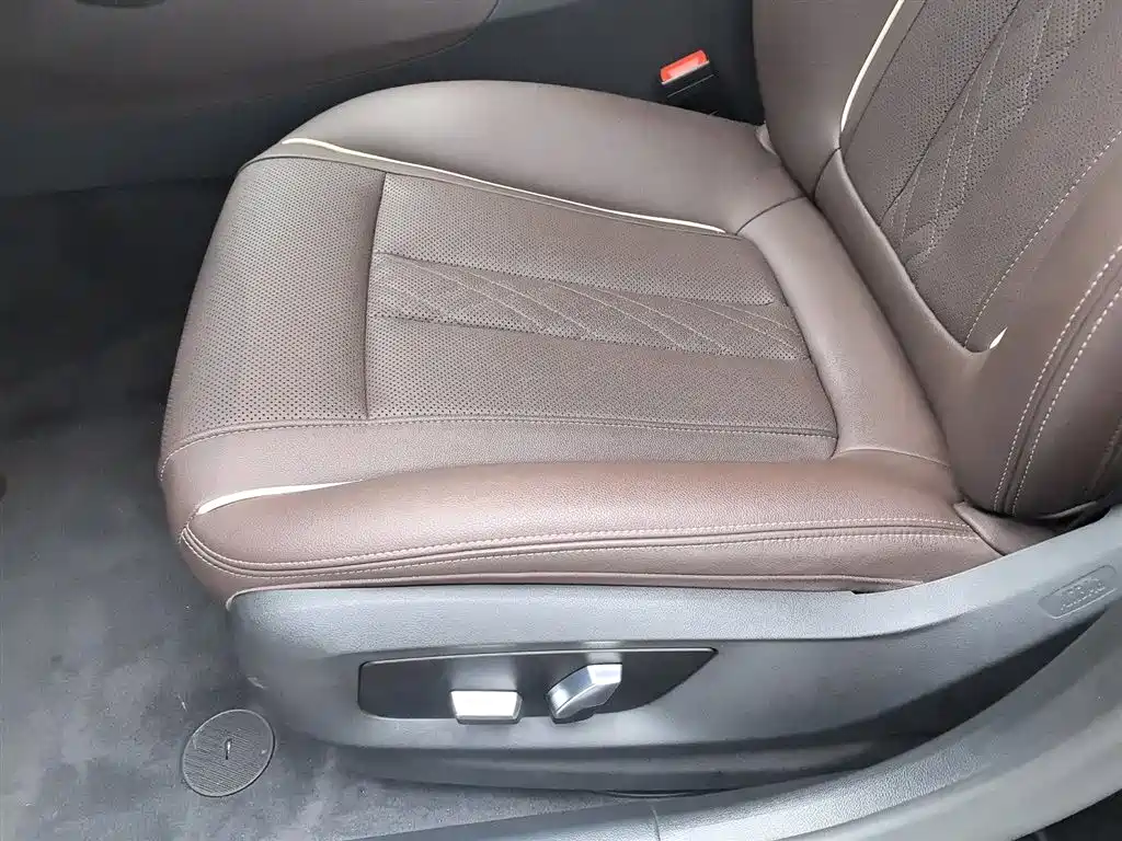 BMW 5 Series 2023 530Li Leading M Sports Package купить на сайте DeffCars