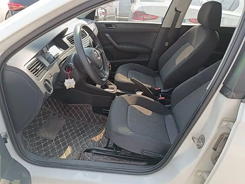 Santana 2021 1.5L automatic fashion version купить на сайте DeffCars