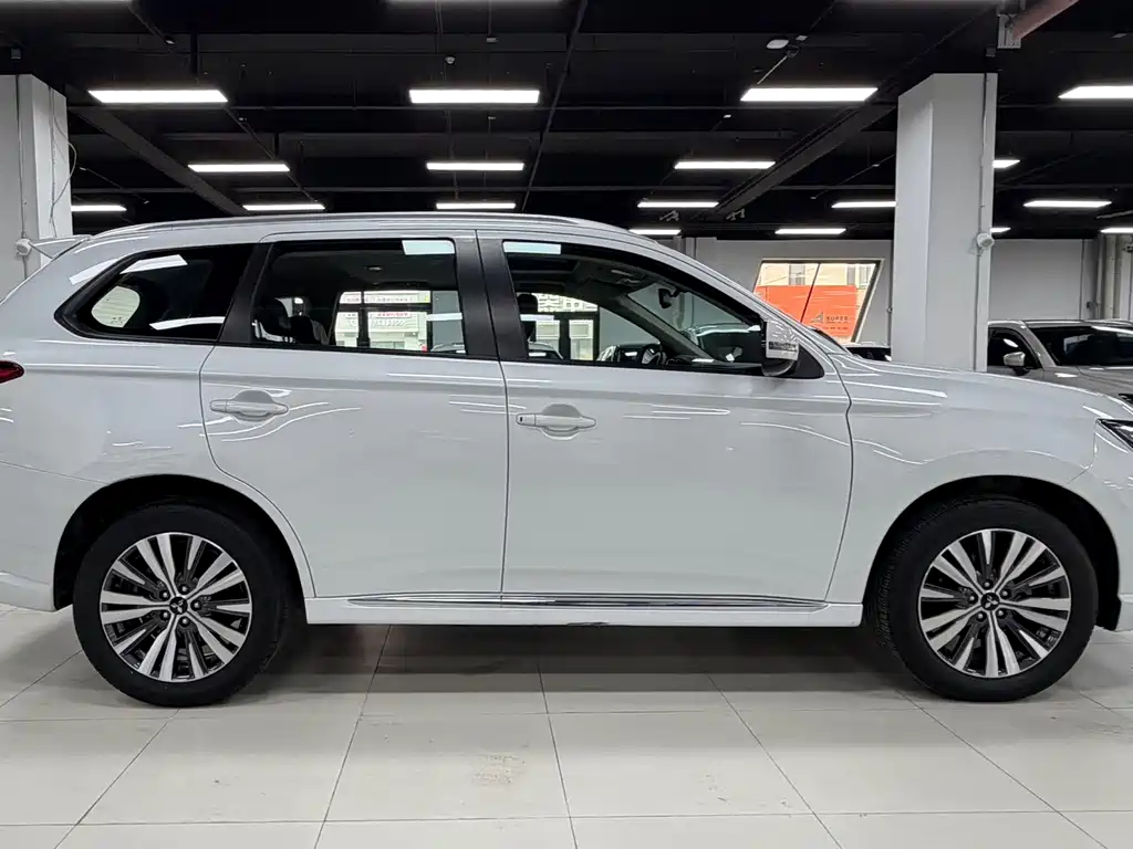 Outlander 2021 facelift 2.0L 2WD Enjoy Edition 5 seats купить на сайте DeffCars