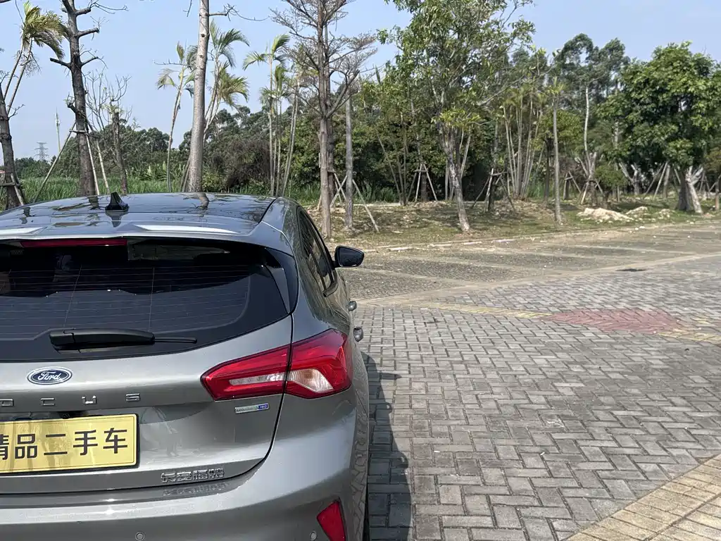 Focus 2022 Hatchback EcoBoost 180 Automatic ST Line купить на сайте DeffCars
