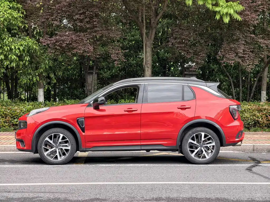 Lynk & Co 01 2017 2.0T 4WD Pro version купить на сайте DeffCars