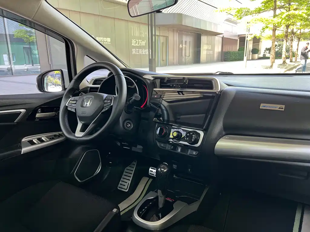 Fit 2018 1.5L CVT Comfort Sunroof Edition купить на сайте DeffCars