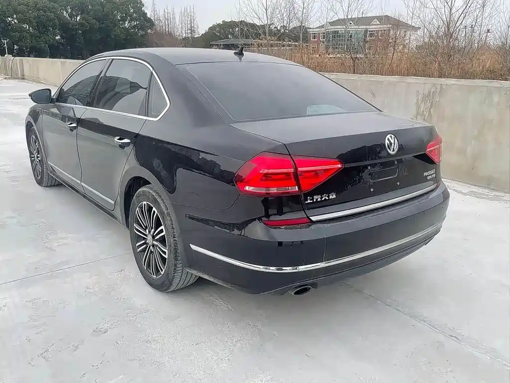 Passat 2017 330TSI DSG Premium Edition купить на сайте DeffCars