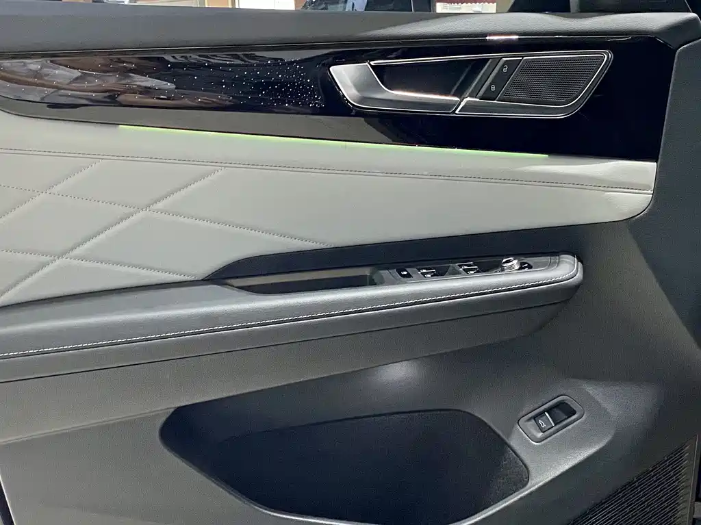 Touron 2024 380TSI four-wheel drive luxury version купить на сайте DeffCars