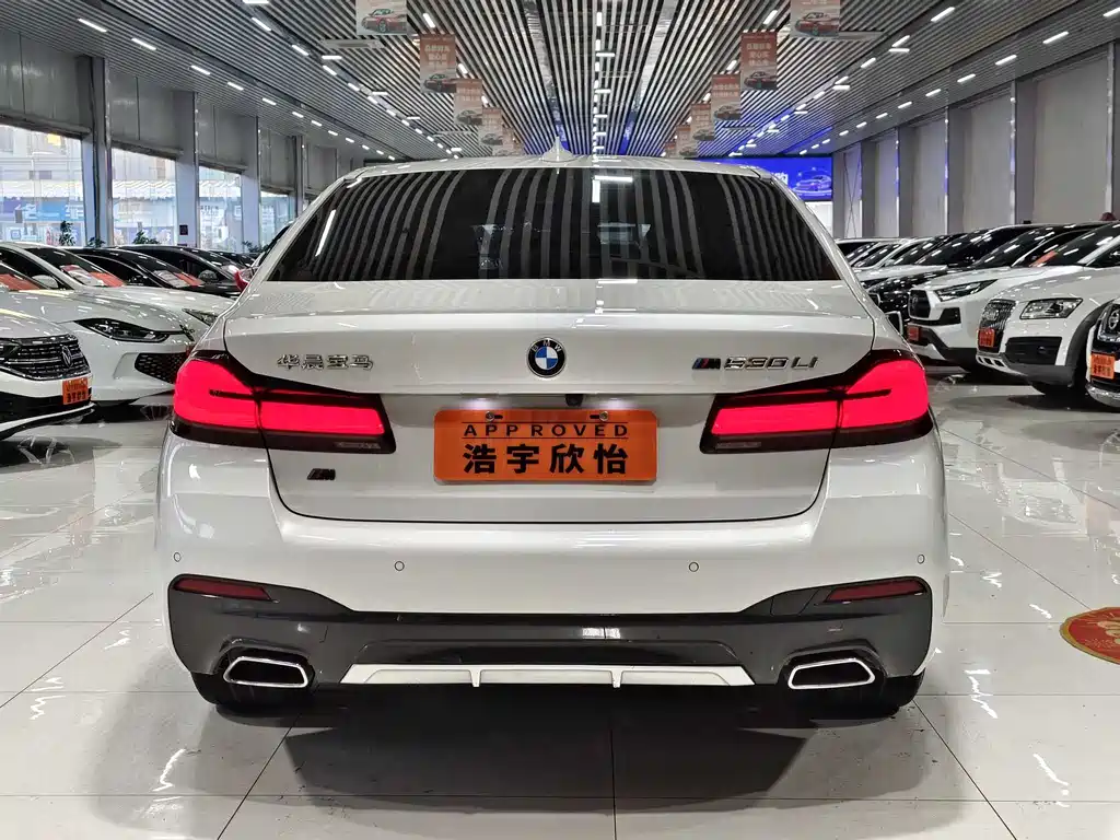 BMW 5 Series 2023 530Li Leading M Sports Package купить на сайте DeffCars