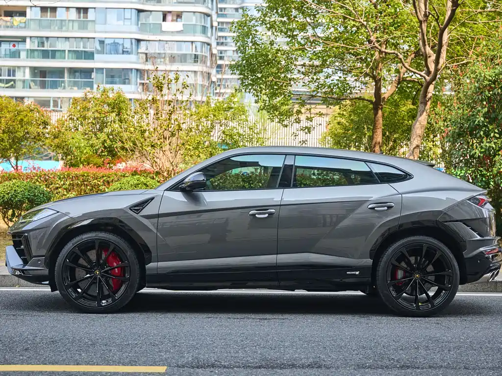 Urus 2023 4.0T V8 S купить на сайте DeffCars