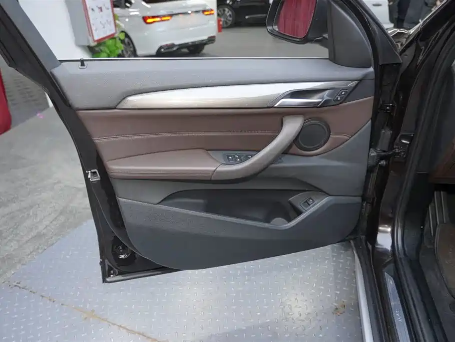BMW X1 2019 xDrive20Li Exclusive Model купить на сайте DeffCars