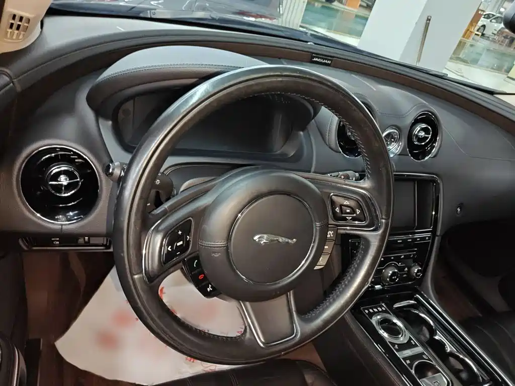 Jaguar XJ 2015 XJL 2.0T two-wheel drive elegant business version купить на сайте DeffCars